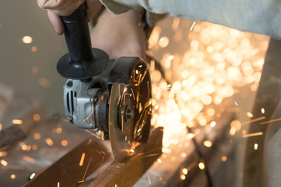 Электрическая угловая шлифовальная машина